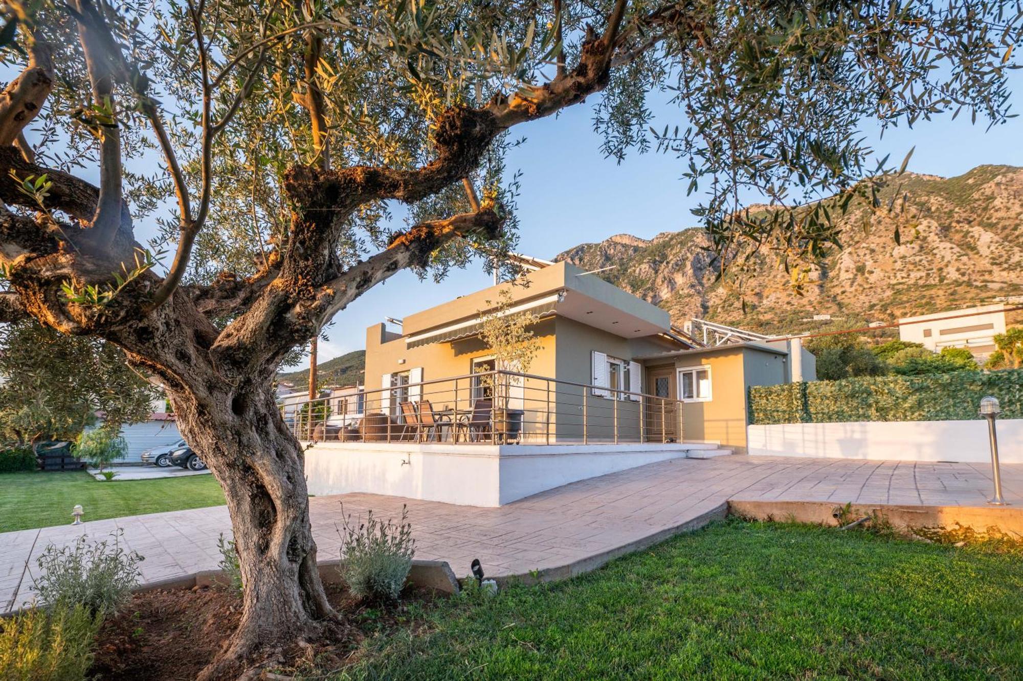 Thea Seaview Luxury Living Villa Kalamata Exteriör bild